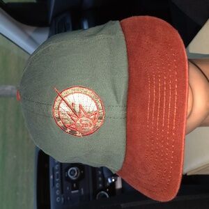 Vintage Sundial Logo Roman Numerals Orange Khaki Stretch Fit Sun Hat USA Sunny